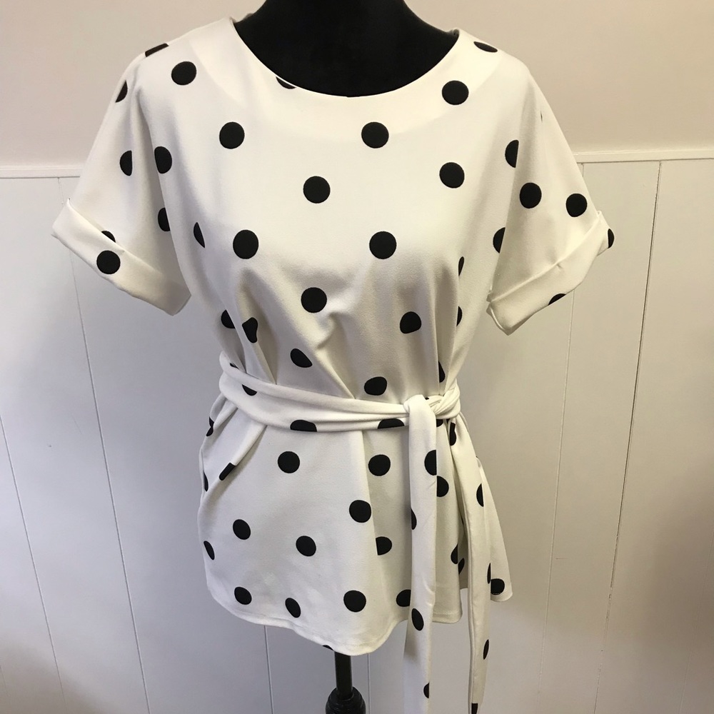 👁‍🗨Black & White Polka Dot Top👁‍🗨